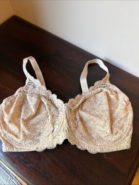 Triumph Cream Lace Full-Cup Bra